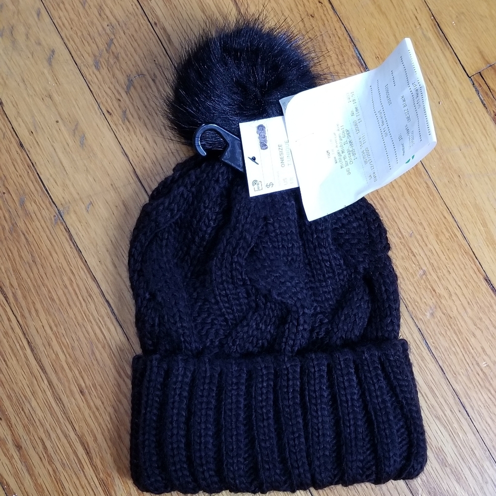 NWT H&M Knit Black Pom Beanie - Picture 3 of 4